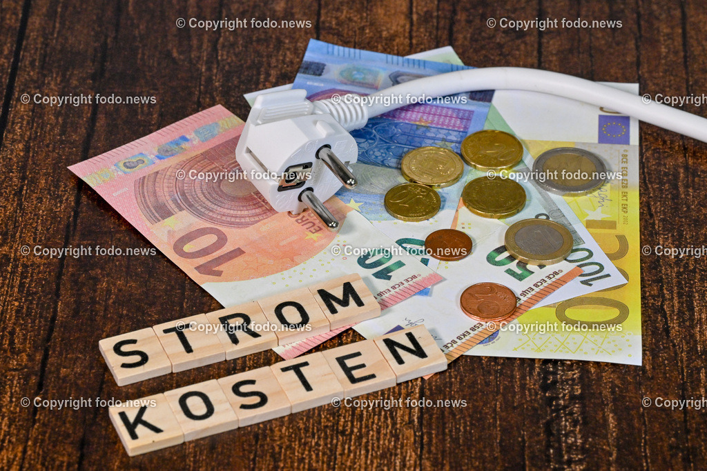 Stromkosten_ 28.11.2024-5 | 28.11.2024, Linz, AUT, Stromkosten, im Bild Strom, Geld, Euro, Muenzen, Energiekosten, Abrechnung, Ausgaben, Banknote, Bargeld, Belastung, Einsparung, Energie, Energiekrise,Preise, Geldschein, Haushaltskosten, Kostenexplosion, Nebenkosten, Preisentwicklung, Preissteigerung, Schulden