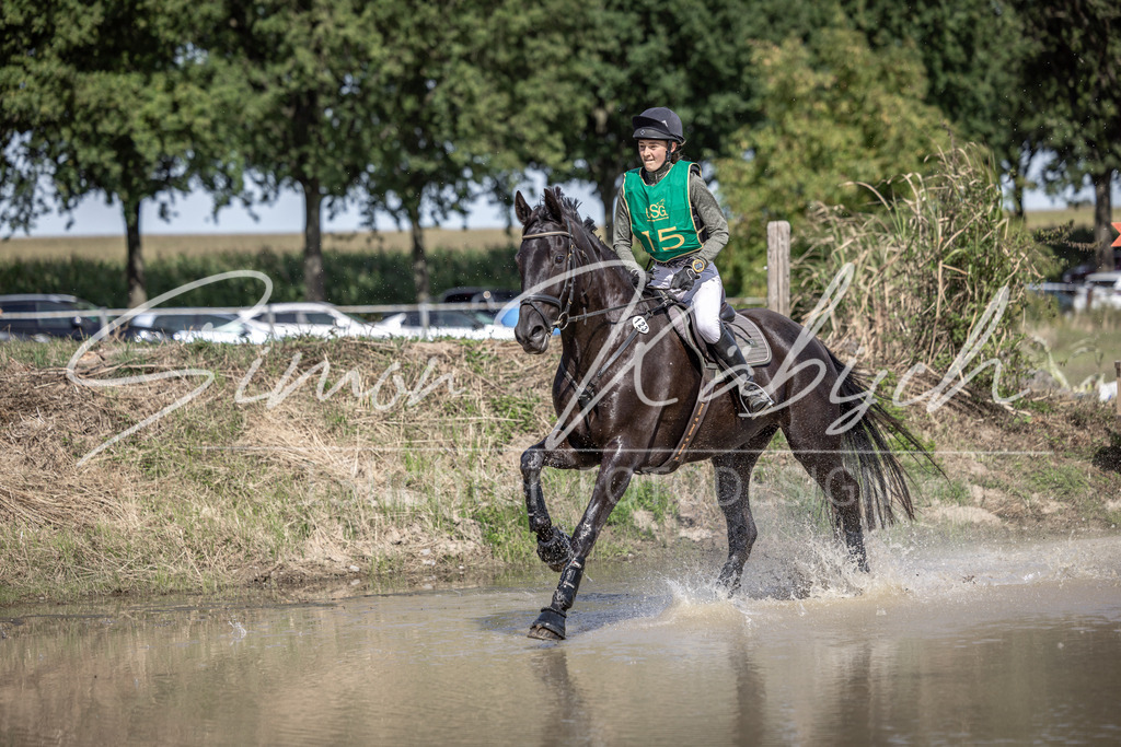 20250907-_3LI1632 | Tierfotografie Pferde, Hunde, Katzen, Haustiere.
Turnierfotografie Reitturniere, Reiten, Springreiten, Dressur in Hanau, dem Main-Kinzig-Kreis und dem Rhein-Main- Gebiet um Frankfurt