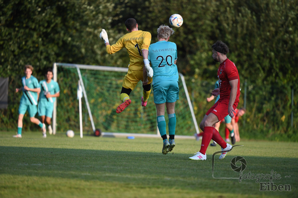 TuS Eversten-SG FriPe | Herren Kreisliga; TuS Eversten (mint)-SG FriPe (rot) am 15.08.2025 in Oldenburg (Sportanlage TuS Eversten), Photo: Philip Eiben 2025 - Realisiert mit Pictrs.com