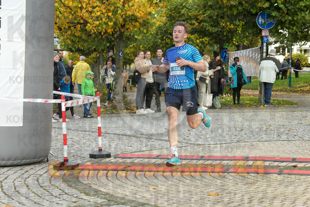241020_1004_EX1_7635 | Sportfotografie im Rhein-Sieg Kreis, Köln, Bonn, NRW, Rheinland Pfalz, Hessen, etc. Unser Tätigkeitsfeld umfasst den Laufsport vom Volkslauf über den Marathon, Duathlon, Triathon bis zum Ultralauf wie Kölnpfad Ultra oder Schindertrail.