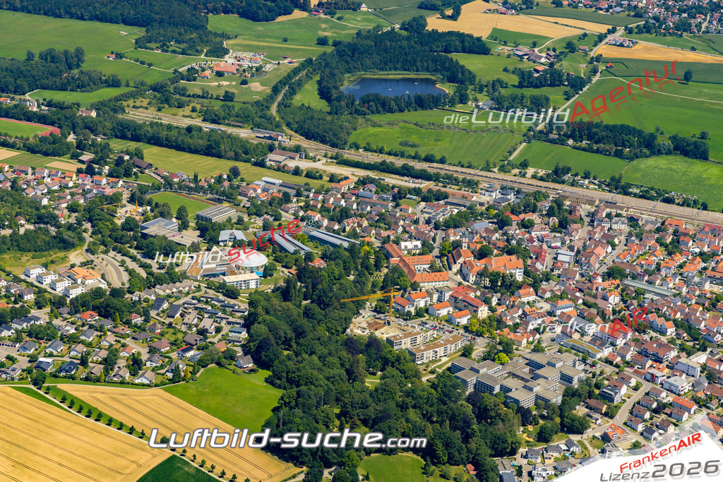 Aktuelles Luftbild von  Aulendorf - Die Luftaufnahme wurde 2022 mittels UL-Flugzeug erstellt ( keine Drohne ) - hochauflösende Kamera-Systeme von  Canon -Beste Qualität - Für grossformatige Ausdrucke geeignet. Die Geschenkidee !
