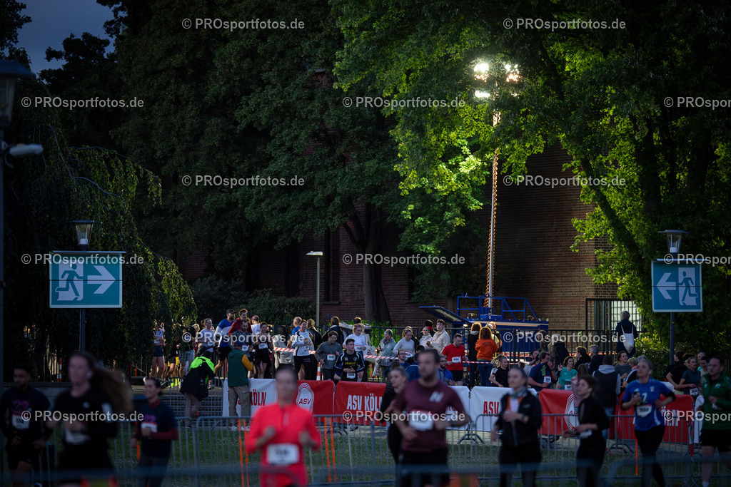 22. ASV Nachtlauf; Koeln, 28.05.25 | Impressionen vom 22. ASV Nachtlauf am 28.05.25 am Tanzbrunnen in Koeln. Foto: BEAUTIFUL SPORTS/Axel Kohring