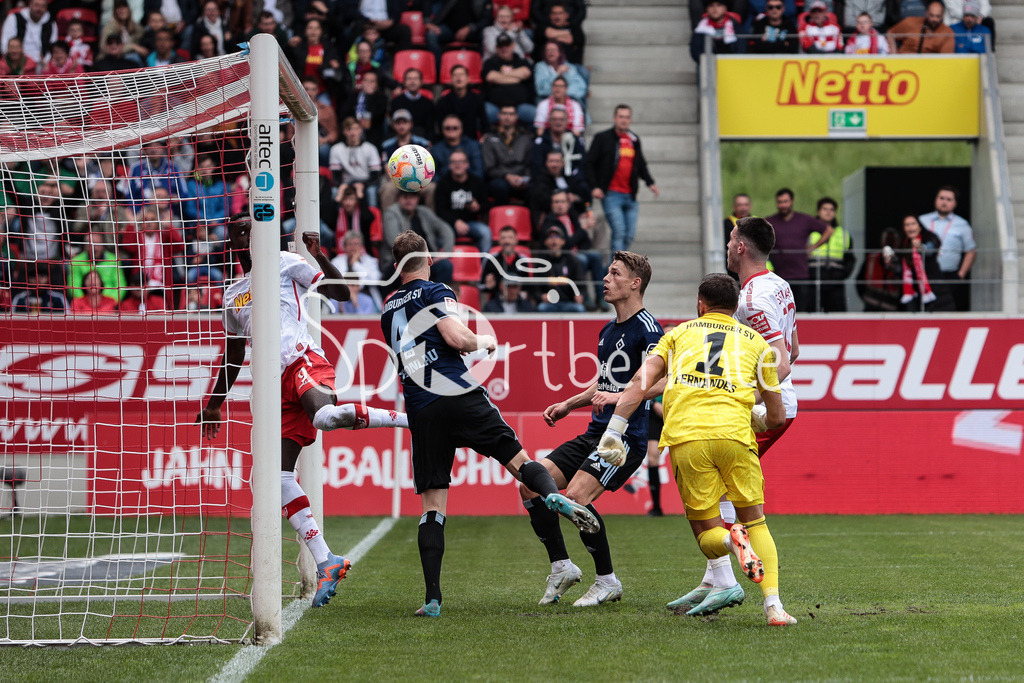 SSV Jahn Regensburg - Hamburger SV | Der Anschluss fuer den Jahn, Kaan CALISKANER (SSV #10) erzielt das Tor zum 1-4 / DFL REGULATIONS PROHIBIT ANY USE OF PHOTOGRAPHS AS IMAGE SEQUENCES AND/OR QUASI-VIDEO