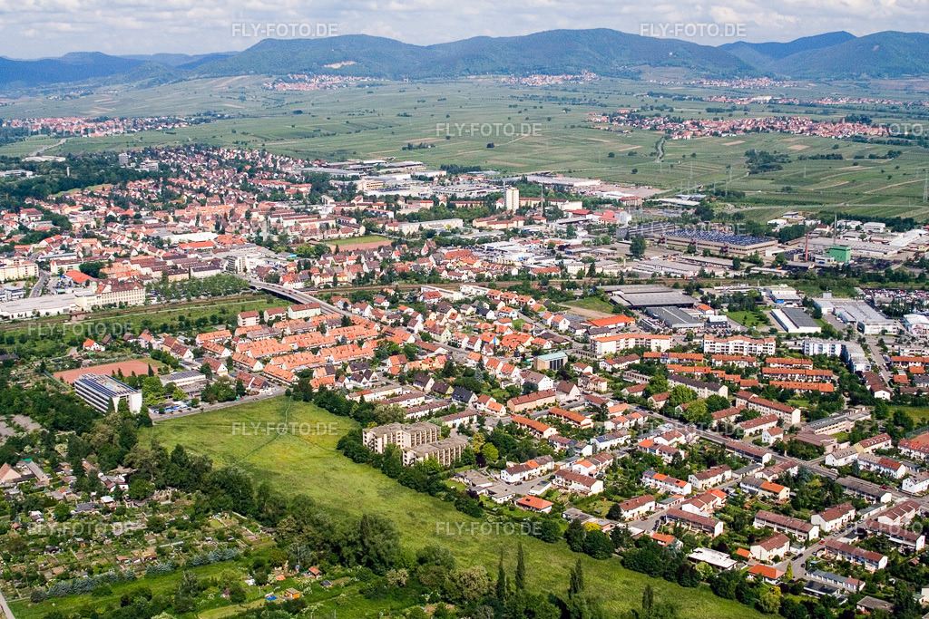 Landau Gewerbegebiet Horst | Luftbild: Landau Gewerbegebiet Horst im Ortsteil Queichheim in Landau im Bundesland Rheinland-Pfalz in Deutschland. Foto: IMG_2235.jpg vom 03.06.2006 durch Werner Riehm/FLY-FOTO.de - Realisiert mit Pictrs.com