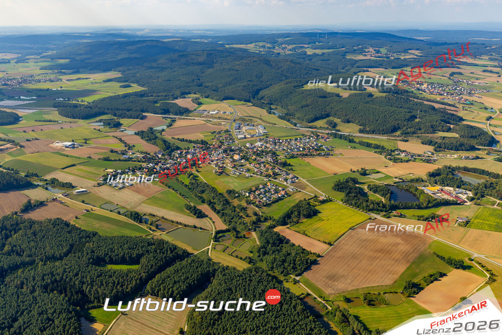 Das Luftbild zeigt : Trisching Schmidgaden - Die Luftaufnahme wurde 2024 vom UL-Flugzeug aus erstellt ( keine Drohne ) - Hochauflösende Luftaufnahme - Für grossformatige Ausdrucke geeignet. Die Geschenkidee !Mit Lizenz und Bildrechte bestellbar