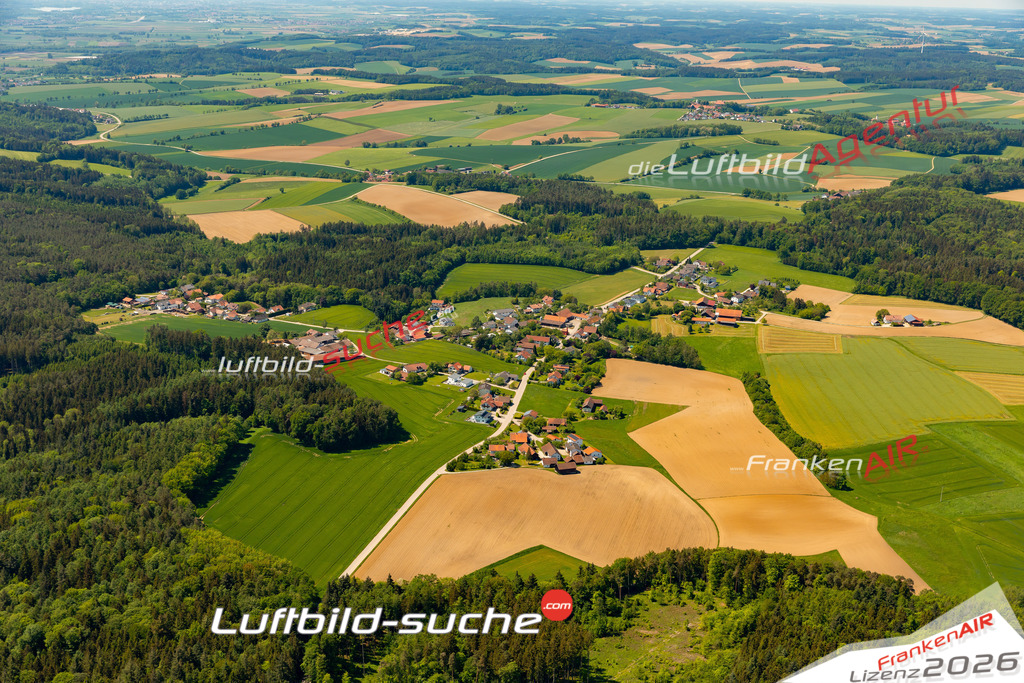 Das Luftbild zeigt : Hösacker Weng - Die Luftaufnahme wurde 2024 vom UL-Flugzeug aus erstellt ( keine Drohne ) - Hochauflösende Luftaufnahme - Für grossformatige Ausdrucke geeignet. Die Geschenkidee !Mit Lizenz und Bildrechte bestellbar