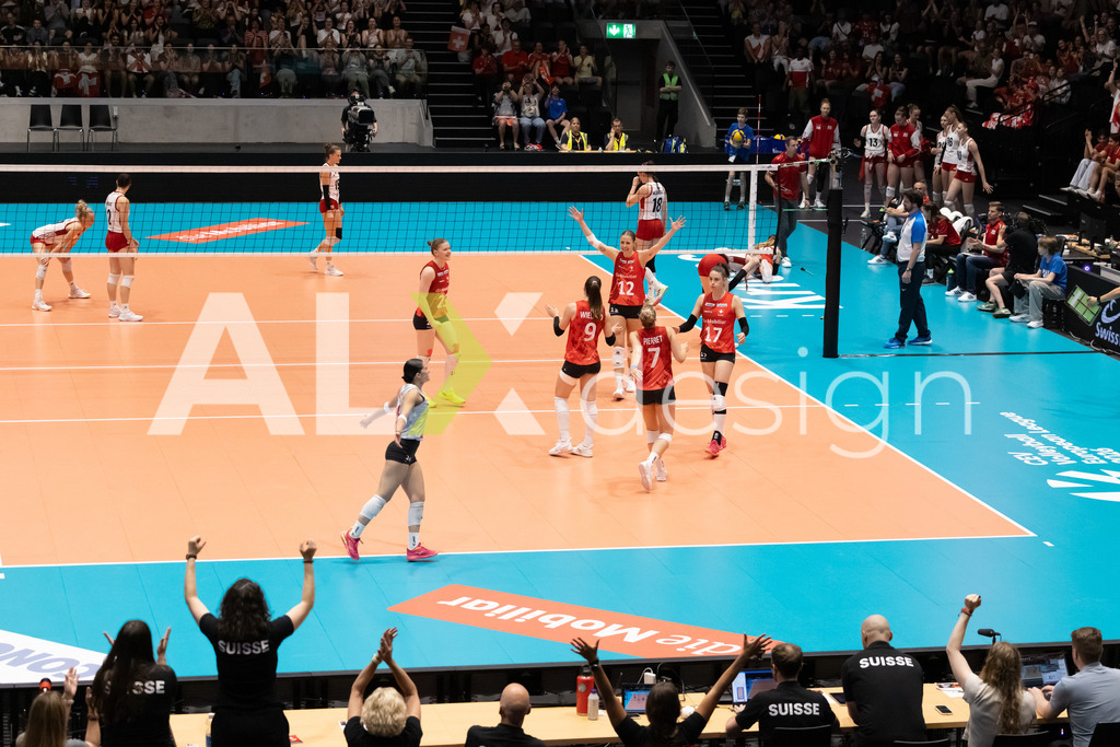 Austria v Switzerland - CEV European League Women | KRIENS, SWITZERLAND - JUNE 14: Team of Switzerland celebrating during the CEV European League match between Austria and Switzerland at Pilatus Arena on June 14, 2026 in Kriens, Switzerland. - Realisiert mit Pictrs.com