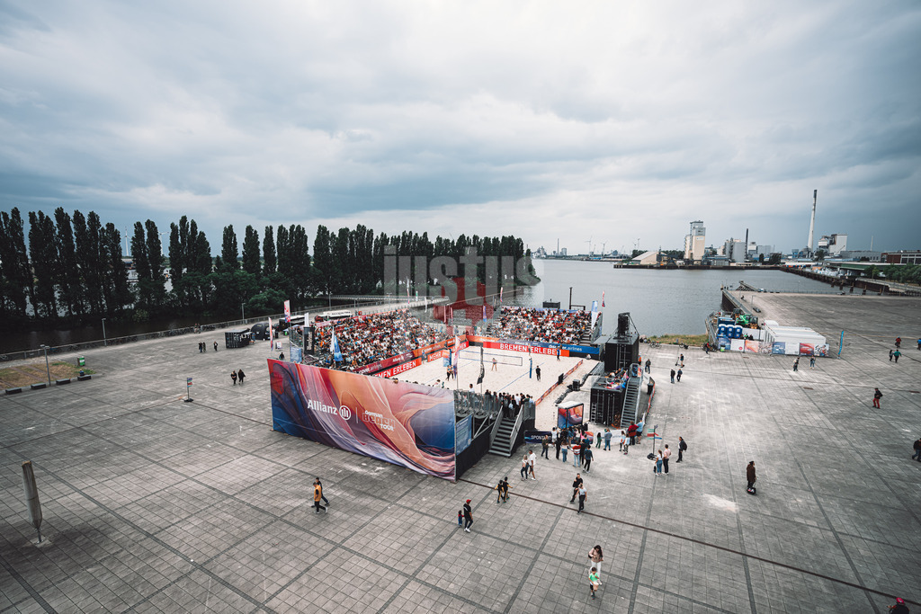 Beachvolleyball | Männer | German Beach Tour 2024 | Tourstop Bremen | 08.06.2024 | Das Eventgelände mit Stadion Arena beim Waterfront an der Weser