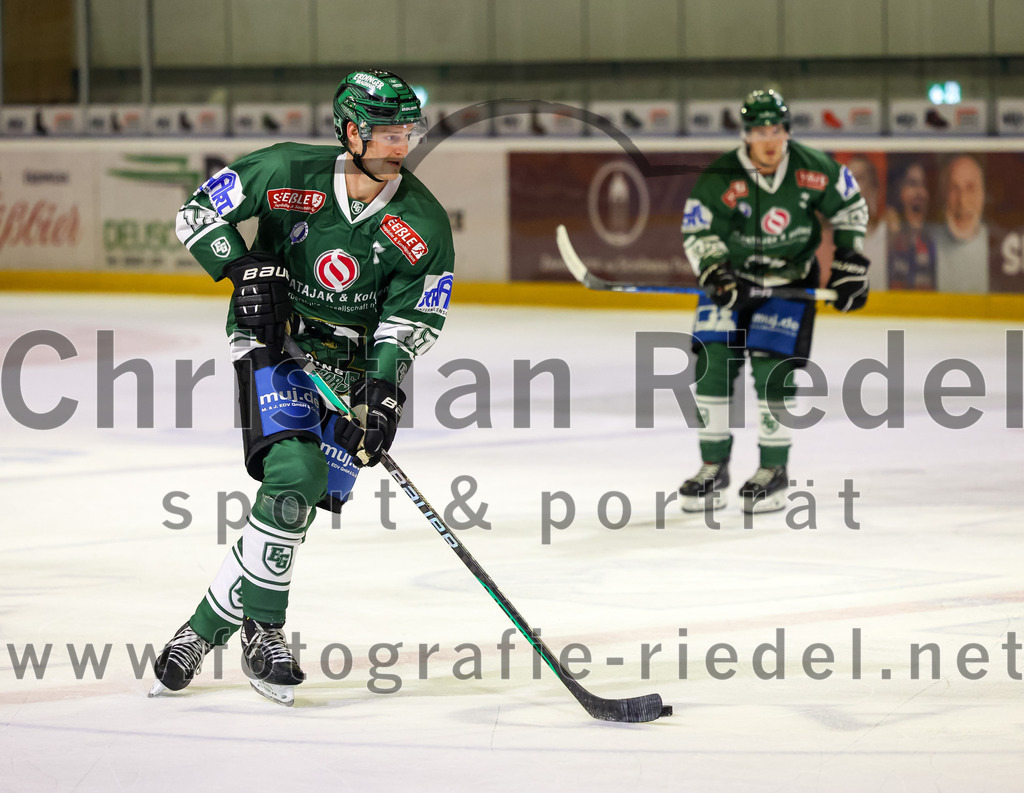2023-10-20_150_TSV_Erding_gegen_EHC_Klostersee | Erding, Deutschland, 20.10.2023:.Eishockey, Bayernliga Vorrunde 2023 / 2024, 2. Spieltag, TSV Erding gegen EHC Klostersee, Endergebnis: 7:2..Elia Ostwald (Erding Gladiators, #17)..Foto: Christian Riedel / fotografie-riedel.net
