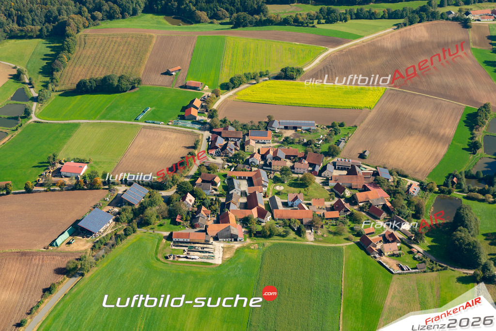 Das Luftbild zeigt : Wolfsbach Schmidgaden - Die Luftaufnahme wurde 2024 vom UL-Flugzeug aus erstellt ( keine Drohne ) - Hochauflösende Luftaufnahme - Für grossformatige Ausdrucke geeignet. Die Geschenkidee !Mit Lizenz und Bildrechte bestellbar