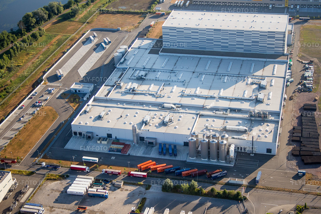 Luftbild: Pfälzer Erfrischungsgetränke GmbH in Wörth am Rhein im Bundesland Rheinland-Pfalz in Deutschland. Foto: IMG_083831.jpg vom 26.07.2015 durch Werner Riehm/FLY-FOTO.deMEG Gruppe - MEG Gruppe