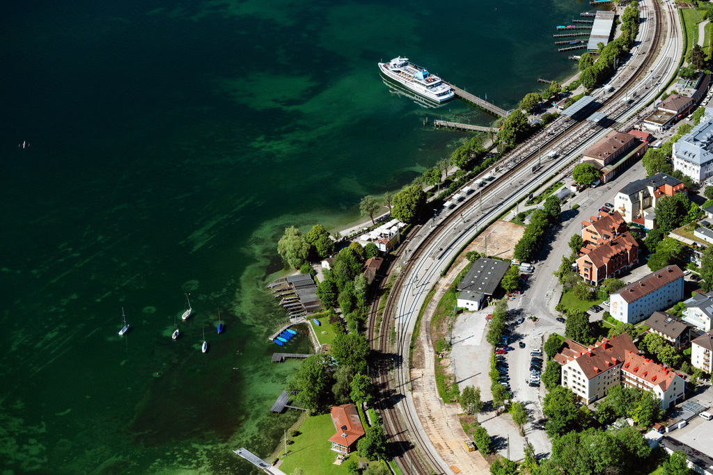 dr__0053582.jpg | STARNBERG 12.06.2020 Uferbereiche am Seegebiet des Starnberger See und der Seepromenade in Starnberg im Bundesland Bayern, Deutschland. // Riparian areas on the lake area of Starnberger See and of Seepromenade in Starnberg in the state Bavaria, Germany. Foto: Daniel Reiter