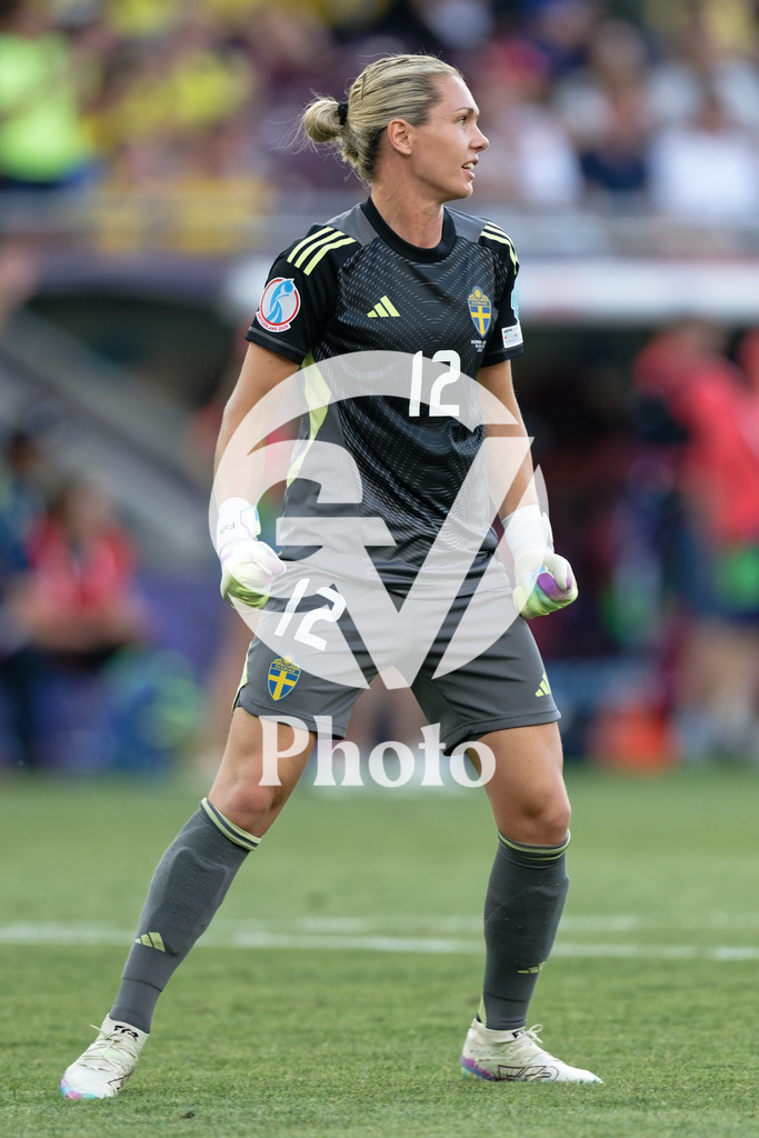 Denmark v Sweden - UEFA Women's EURO 2025 Group C | GENEVA, SWITZERLAND - JULY 4: Jennifer Falk of Sweden celebrates after winning  during the UEFA Womens EURO 2025 Group C match between Denmark and Sweden at Stade de Geneve on July 4, 2025 in Geneva, Switzerland. (Photo by Giuseppe Velletri/Sports Press Photo/Getty Images)