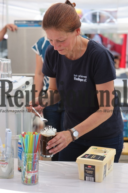 Fohlenmarkt_Riedlingen_2024_Impressionen (9) | Alle Fotos der Reiterjournal Fotografin Doris Matthaes im Reiterjournal Online-Fotoshop. - Realisiert mit Pictrs.com