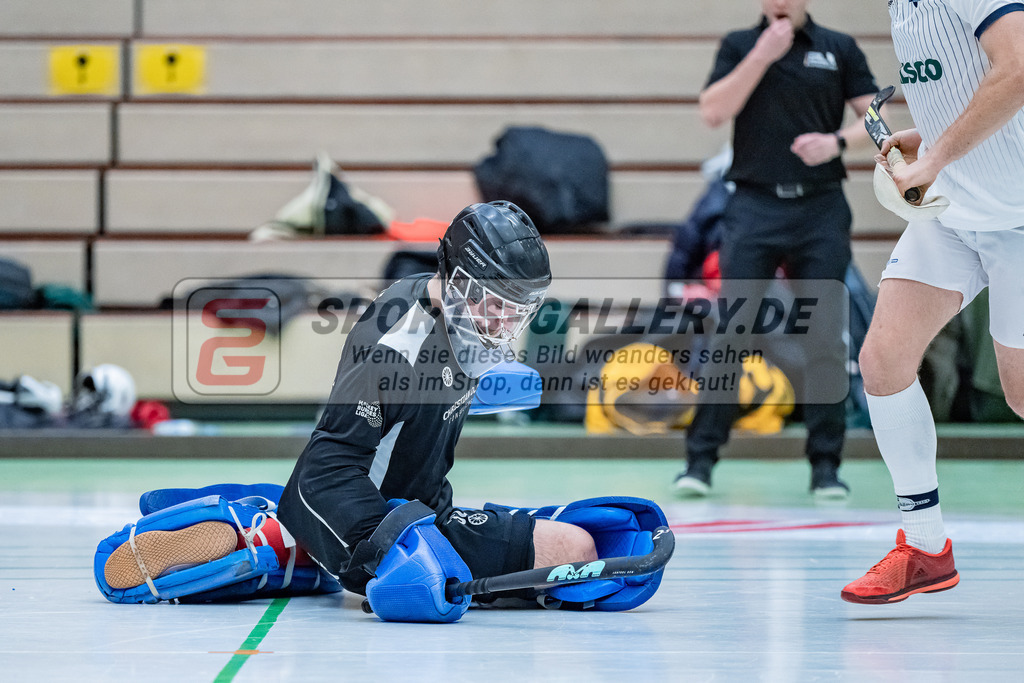 HK_20231216_107426 | 1. Bundesliga Herren  Crefelder HTC - Blau Weiß Köln am 16.12.2023 Sporthalle Glockenspitz, Krefeld , Lasse Kille Torwart ( Crefelder HTC #32 )