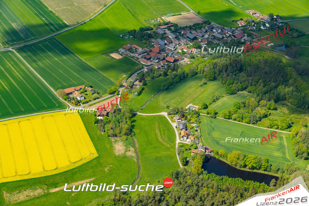 Die Luftaufnahme Schwärzdorf - Mitwitz wurde 2022 vom Flugzeug aus (keine Drohne) erstellt. Hohe Auflösung -für große Poster und Wandbilder geeignet - Garantiert!