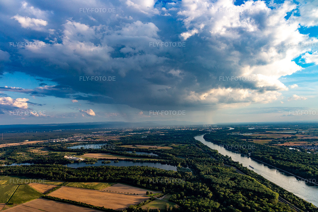 Luftbild: Regen S von Karlsruhe im Ortsteil Linkenheim in Linkenheim-Hochstetten im Bundesland Baden-Württemberg in Deutschland. Foto: IMG_122291.jpg vom 15.08.2020 durch Werner Riehm/FLY-FOTO.de