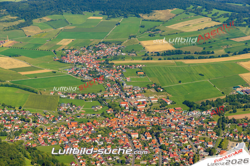 Luftbild der Stadt Dermbach - Die Luftaufnahme wurde 2025 vom UL-Flugzeug heraus erstellt ( keine Drohne ) - Hochauflösende Luftaufnahme - für professionelle Ausdrucke geeignet. Die Geschenkidee !Hier alle&nbsp;Infos zur Lizenzierung der LuftaufnahmeWir fliegen auch dieses Jahr wieder in Ihre Region um Luftbilder zu erstellen.- Luftbild anfragen