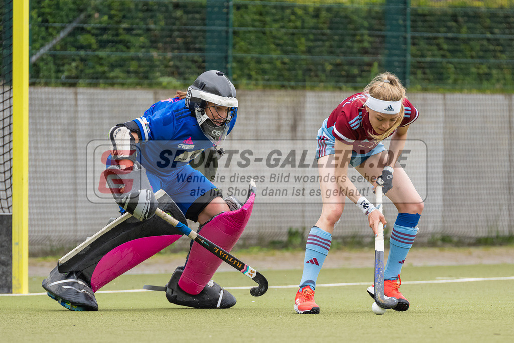 HK_20230520_108411 | 1. Bundesliga Damen Düsseldorfer HC - UHC Hamburg am 20.5.2023 DHC Düsseldorf, Düsseldorf , Kristina Joana Reynolds Torfrau ( Düsseldorfer HC #32 ) , Yara Mandel ( UHC Hamburg #21 )