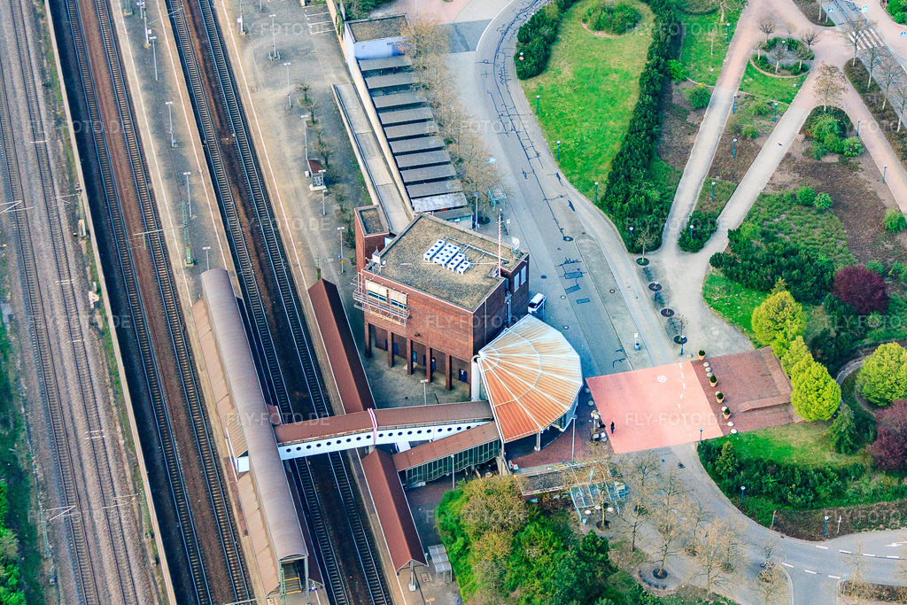 Luftbild: Bahnhof Hockenheim in Hockenheim im Bundesland Baden-Württemberg in Deutschland. Foto: IMG_49497.jpg vom 06.04.2012 durch Werner Riehm/FLY-FOTO.de