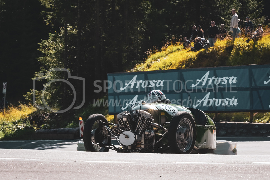 21. Arosa ClassicCar 2025 - 6. =September= 2025 | Kurt Kaufmann aus Neuenhof (SUI) in einem Threewheeler Morgan aus dem Jahre 1930 mit Startnummer 273 am Arosa ClassicCar 2025 in der Kategorie Classic Trophy..@arosaclassiccar, @arosa.official, #arosaclassiccar, #arosa, #76curves, #classiccarBild: Sportfotografie Markus Aeschimann | www.markus-aeschimann.ch - Realisiert mit Pictrs.com