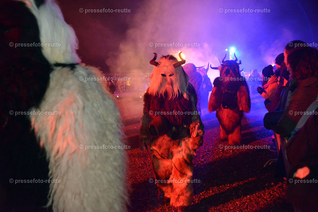 news-2022-Dez03-Krampusumzug-Reutte-WTV_5907 | Info aus dem Bezirk Reutte/Ausserfern Tirol sowie eine umfangreiche Bilddatenbank über die gesamte Region: Lechtal, Talkessel Reutte, Tannheimertal, Zwischentoren. Lech, Plansee, Zugspitze, Grenztunnel, B179, Fernpassstraße, Verkehr, Lawinen, Tradition, - Realisiert mit Pictrs.com