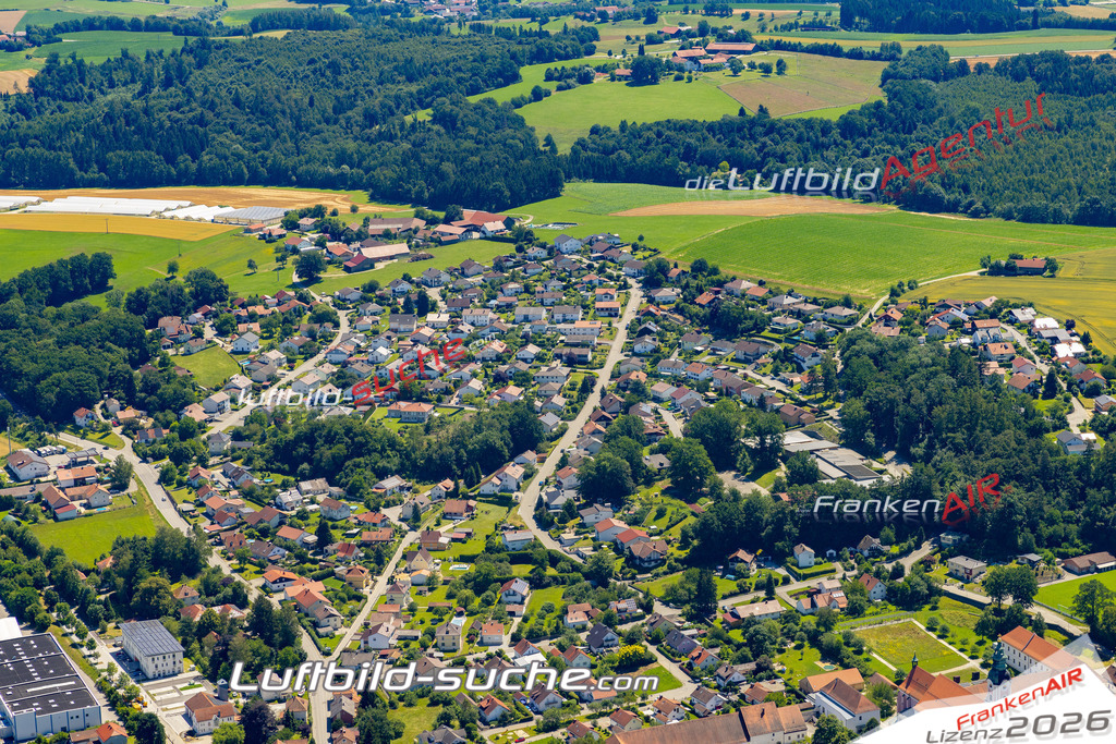 Aktuelles Luftbild von  Aldersbach - Die Luftaufnahme wurde 2022 mittels UL-Flugzeug erstellt ( keine Drohne ) - hochauflösende Kamera-Systeme von  Canon -Beste Qualität - Für grossformatige Ausdrucke geeignet. Die Geschenkidee !