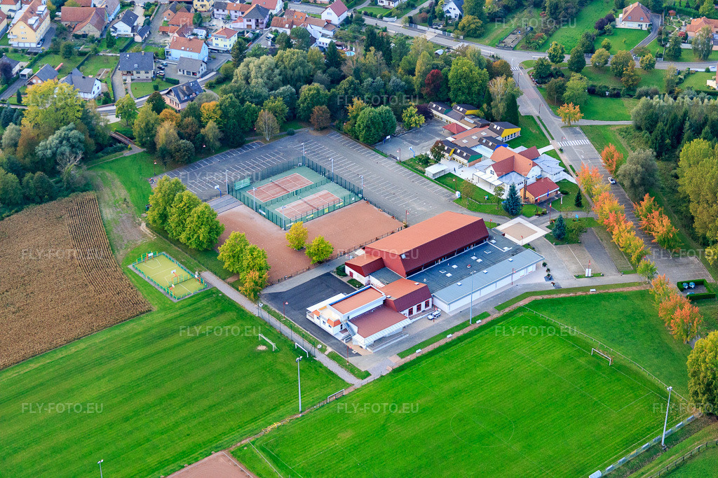 Vue aérienne: Complexe sportif de Beinheim avec skate park à Beinheim dans le département Bas Rhin, France.Photo: IMG_074454.jpg prise le 04/10/2014 par Werner Riehm/FLY-FOTO.euRésolution de l'original: 5472 x 3648 px
