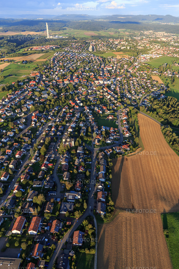 Luftbild: Alte Straße und Hauptstraße aus Nordwesten in Zimmern ob Rottweil im Bundesland Baden-Württemberg in Deutschland. Foto: IMG_128709.jpg vom 27.08.2021 durch Werner Riehm/FLY-FOTO.de