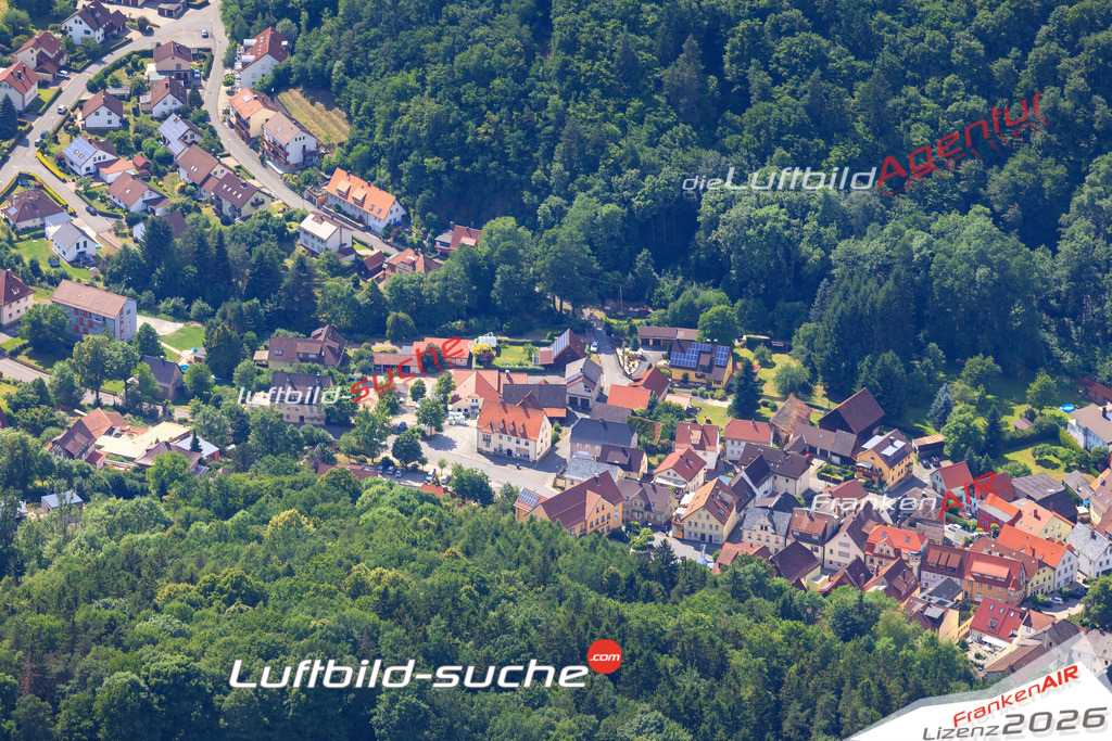Die Luftaufnahme der Stadt Wirsberg wurde 2017 vom Flugzeug heraus erstellt ( keine Drohne )- hohe Auflösung für beste Qualität