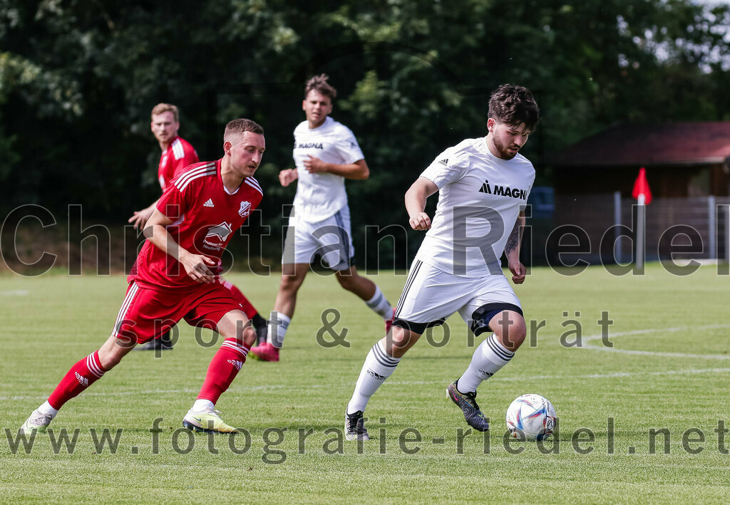2023-07-08_034_FC_Finsing_gegen_SG_Markt_Schwaben | Finsing, Deutschland, 08.07.2023:
Fußball, Kreisliga 2023 / 2024, Testspiel, FC Finsing gegen SG Markt Schwaben, Endergebnis: 7:0

Kilian Schmitt (FC Finsing, #8), Lukas Brandt (SG Markt Schwaben, #8)

Foto: Christian Riedel / fotografie-riedel.net