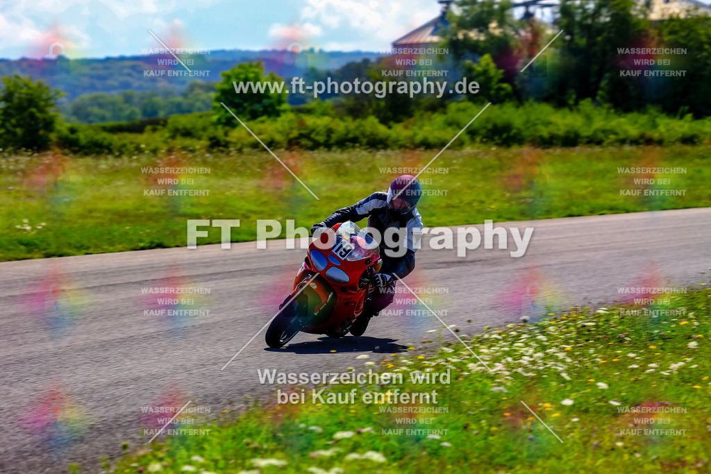 019-5561 | Hier findet Ihr Bilder von Touristenfahrten auf der Nürburgring Nordschleife oder von anderen Veranstaltungen die ich besucht habe. Viel Spass beim Durch Schauen 