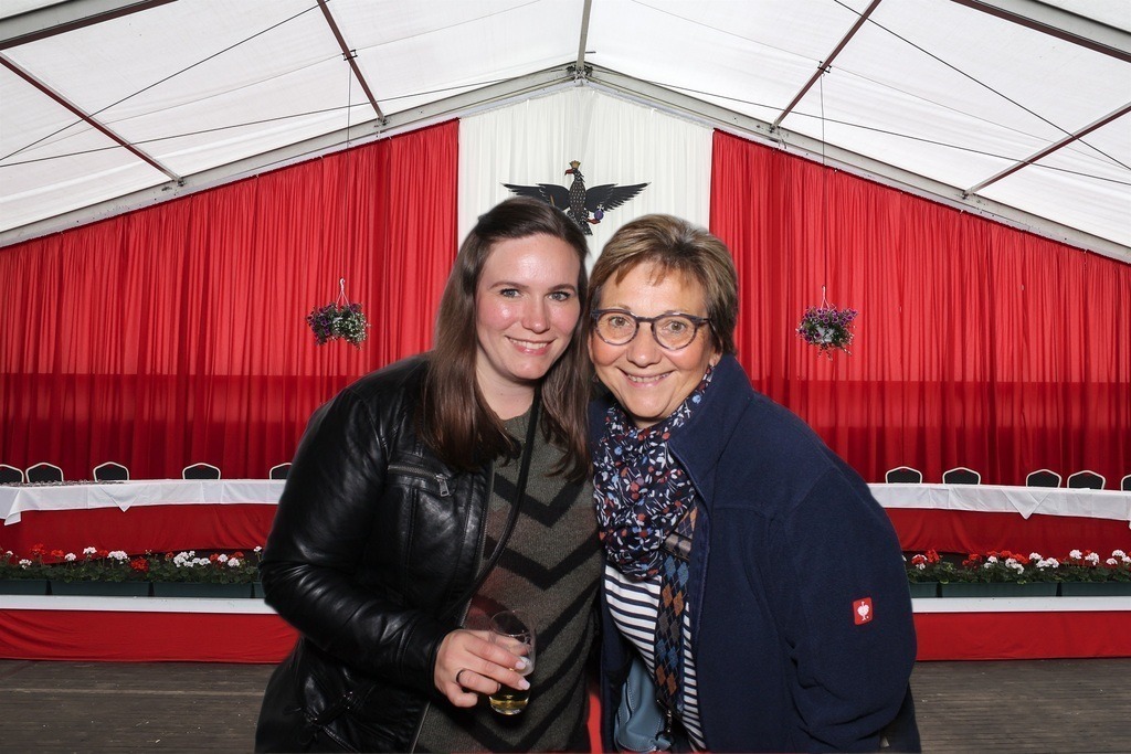 top-top.de 240928-115 | Foto, Video, Fotografie, Videografie, Fotobox, DJ, Discjockey, Musik, Musikbox, Veranstaltung, Photobooth, Amazon, Ebay, Buchtipp, Bestseller, Autor, Verlag, Buch, Wesel, Hamminkeln, NRW, Dinslaken, Rees, Drohne, Hochzeit, Party, Fotobox, Wesel, Fotograf