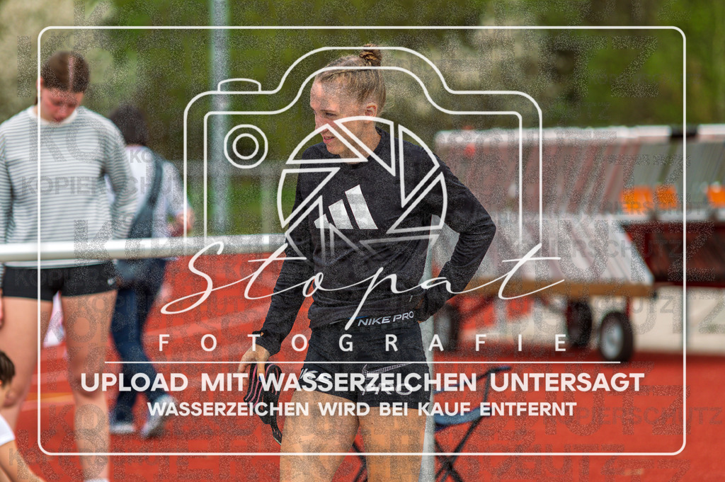 KMHK-1148 | Svea Funck (TV Jahn Walsrode (NI)) bei den Kreismeisterschaften Leichtathletik-Wurf Heidekreis 2026 im Boehmewaldstadion, Soltau (Simon Paul Stopat) - Realisiert mit Pictrs.com