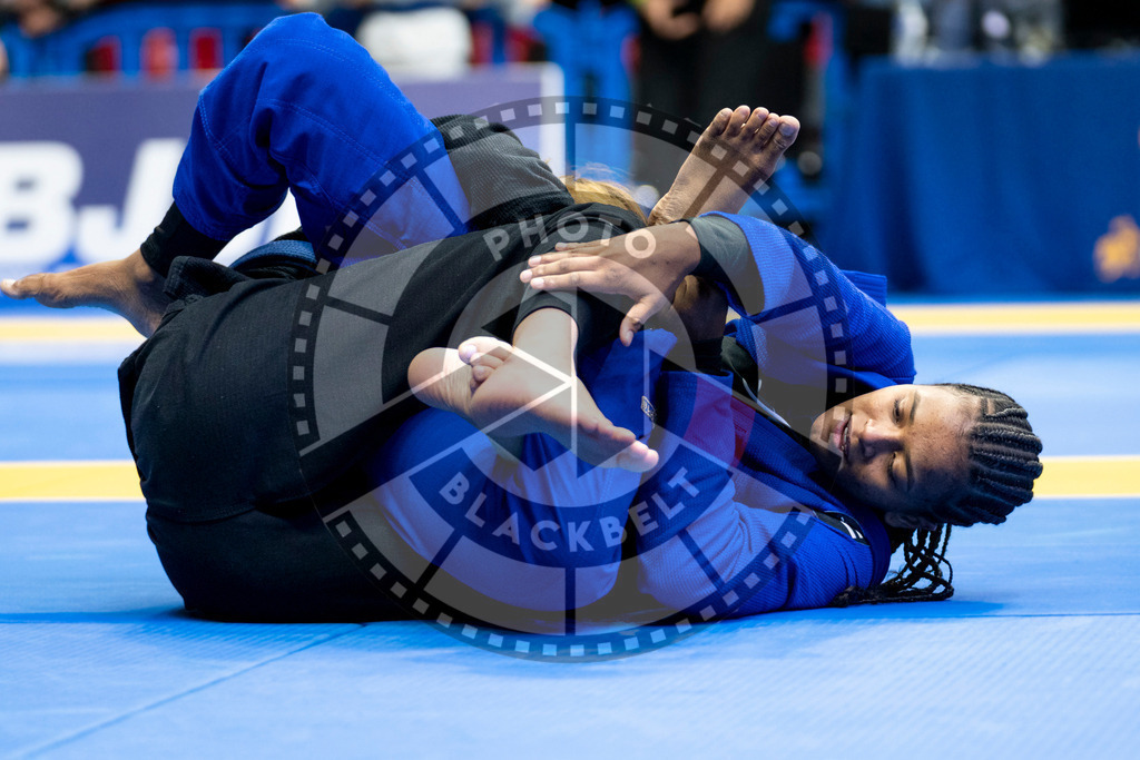 20240121PBB5071-2 | Fighters compete during the second day of the IBJJF European Championship in Paris, France, on January 21, 2024.
