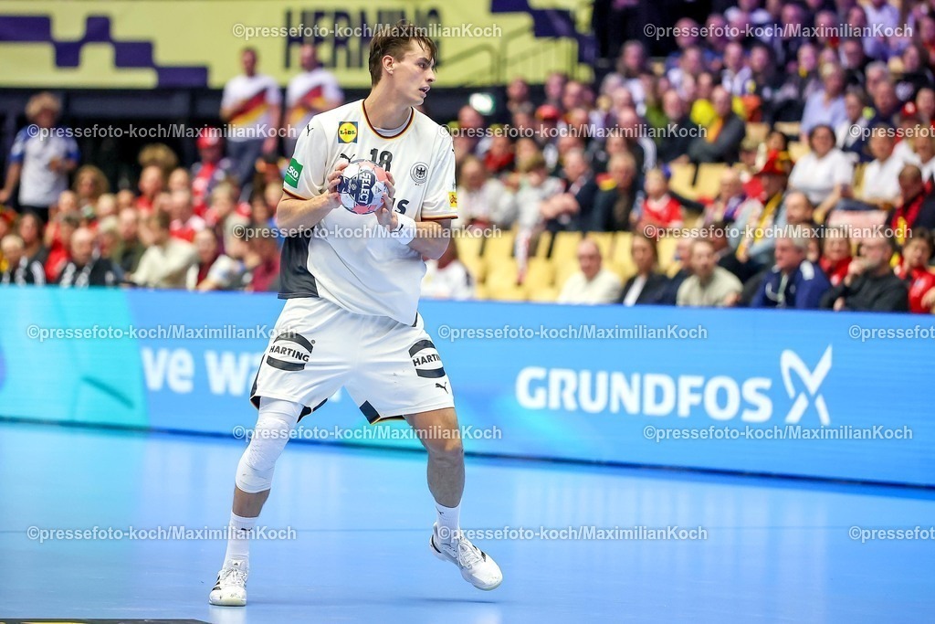 EHF15012602150 | 15.01.2026, Handball, Men's EHF EURO 2026, Deutschland - Österreich, Jyske Bank Boxen in Herning, Dänemark, Preliminary Round:  Julian Köster (Germany #18) 