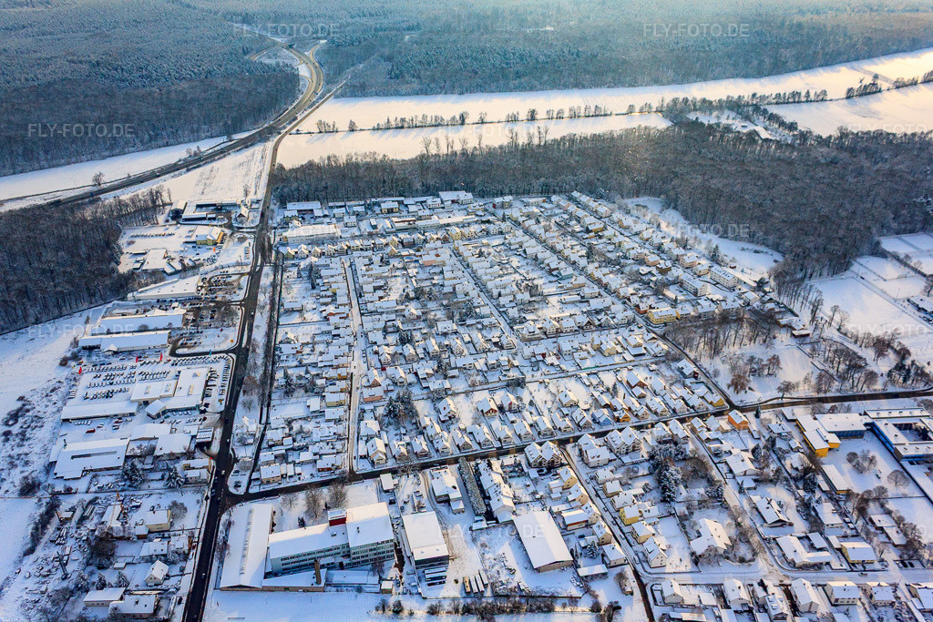 Luftbild: Lauterburger Straße im Winter bei Schnee in Kandel im Bundesland Rheinland-Pfalz in Deutschland. Foto: IMG_35907.jpg vom 18.12.2010 durch Werner Riehm/FLY-FOTO.de