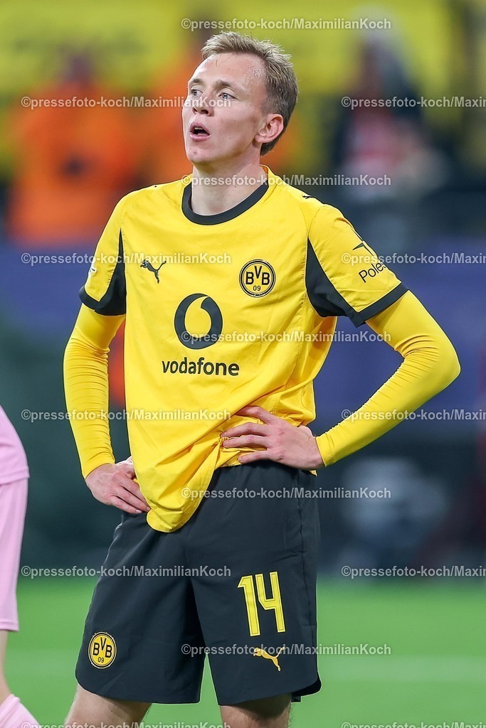 UCL01102501222 | 01.10.2025, Fußball, UEFA Champions League, Borussia Dortmund - Athletic Club Bilbao, BVB Stadion, 2. Spieltag, Saison 2025 2026: Maximilian Beier (BVB #14)  Regulations prohibit any use of photographs as image sequences and or quasi-video.