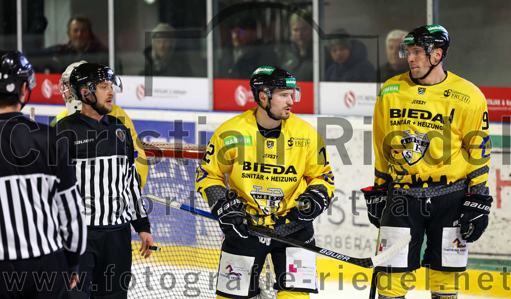 2022-11-20_133_TSV_Erding_gegen_ERSC_Amberg | Erding, Deutschland, 20.11.2022:
Eishockey, Bayernliga 2022 / 2023, 15. Spieltag, TSV Erding gegen ERSC Amberg, Endergebnis: 5:1

Andreas Pielmeier (ERSC Amberg, #72)

Foto: Christian Riedel / fotografie-riedel.net