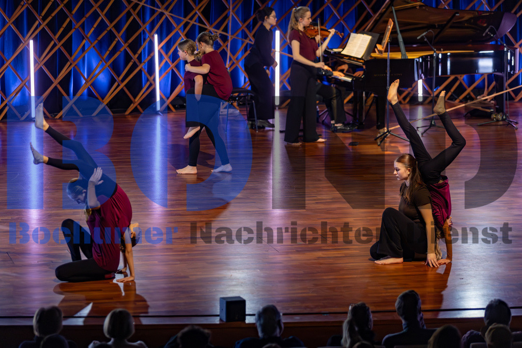 SES_ZWIBOC20250204-33 | bond - Realisiert mit Pictrs.com