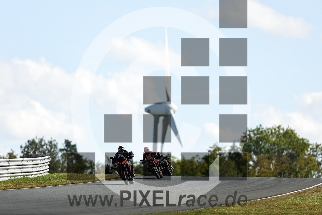 0113-20250915_01509 | Schöne Erinnerungen an spannende Momente - das festzuhalten ist unser Job. PIXELrace.de ist seit 2003 auf den Rennstrecken Europas unterwegs um die Action draußen beim Fahren und die wunderbare Stimmung imm Fahrerlager für euch einzufangen.