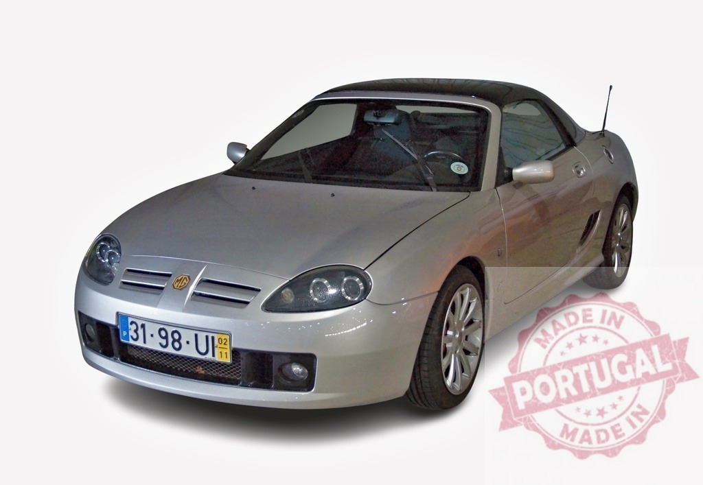 Silver MG TF sports convertible car on white background | Silver MG TF convertible roadster car on a clean white background - Realisiert mit Pictrs.com