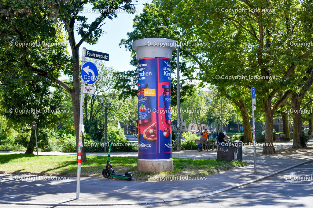 Deutschland_ Baden-Wuerttemberg_ Stuttgart_ 09.08.2025-2 | 09.08.2025, Deutschland, GER, Baden-Wuerttemberg, Stuttgart, im Bild Themenbild, Stadtansichten, Stuttgart, Vodafone, Mobilfunkantenne, Litfaßsaeule, Tarnung, 5G, Mobilfunk, Infrastruktur, Stadtraum, Stadtbild, getarnte Antenne, Funkmast, Telekommunikation, Antennentechnik, Stadtmoeblierung, Netzabdeckung, Innovation, Taeuschung, urbanes Design, oeffentliche Flaeche, Datenuebertragung, Mobilfunknetz, Technik im Alltag, Standort, Frequenz, Feature, Symbolbild 