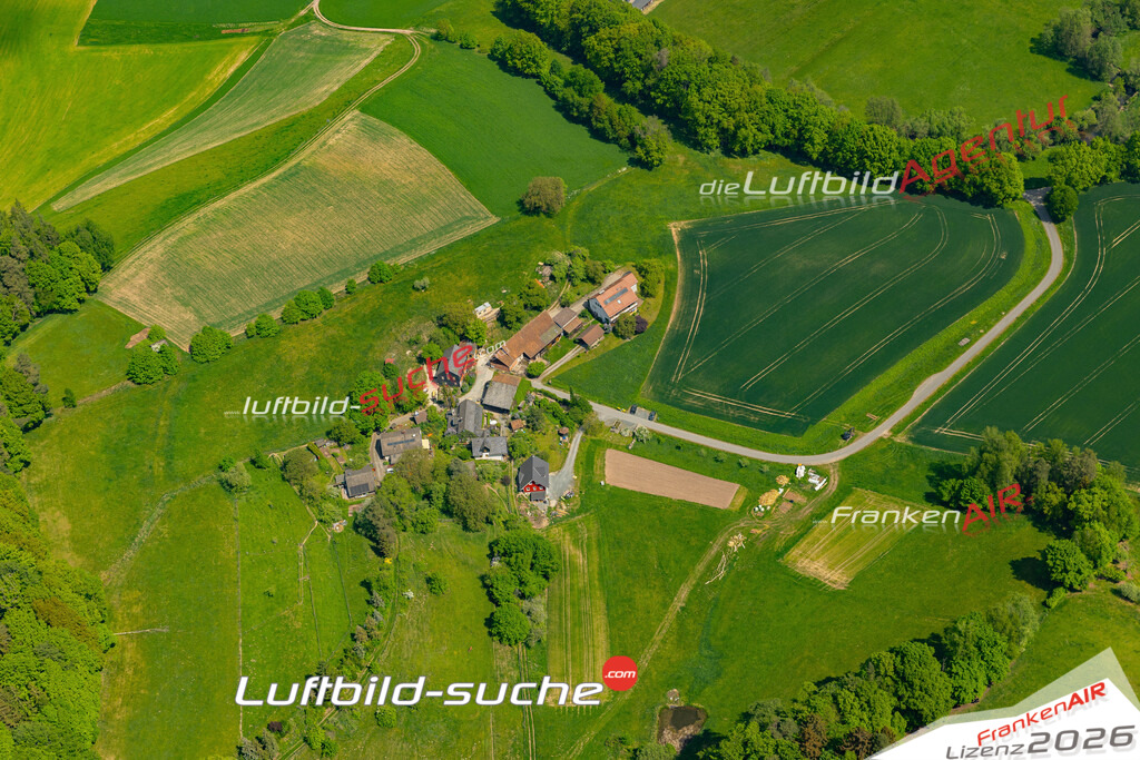 Die Luftaufnahme Hof an der Steinach - Mitwitz wurde 2022 vom Flugzeug aus (keine Drohne) erstellt. Hohe Auflösung -für große Poster und Wandbilder geeignet - Garantiert!