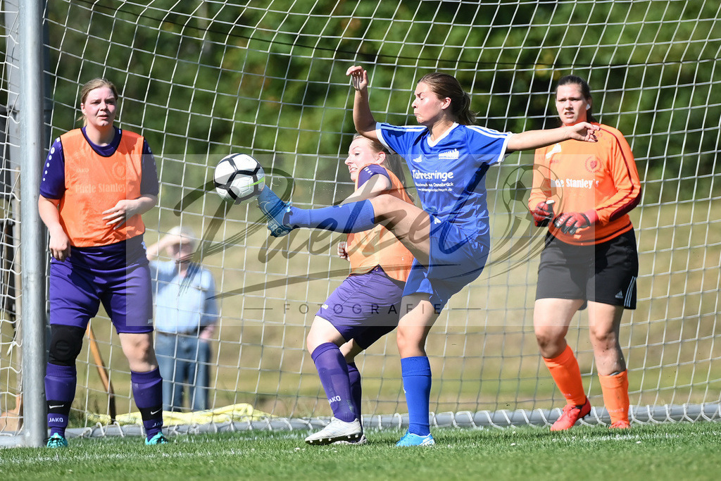 VFBGRE20200816_0063 | Fussball, Frauen:   bei dem Testspiel zwischen VfB Schinkel und TSG 07 Burg Gretesch IV auf der Sportanlage am Zuschlag am 16.08.2020 in Osnabrueck, Deutschland. - Realisiert mit Pictrs.com