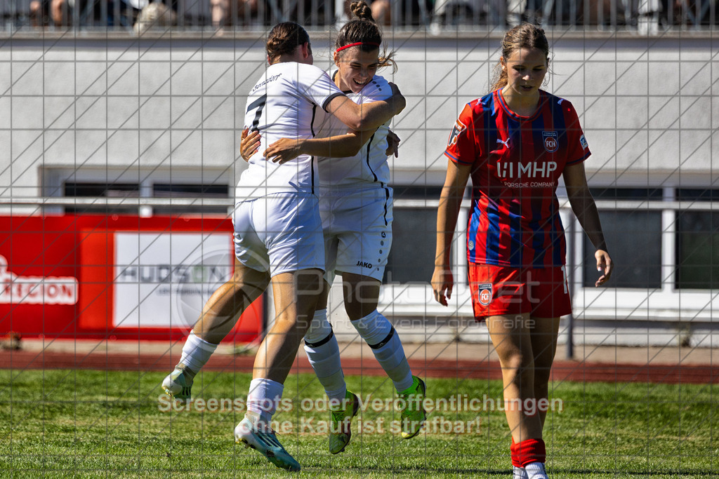20260906_120646_0117-Bearbeitet_(c)_by_PhotoPeet | Jubel beim 1:01.FC Donzdorf (weiß) vs. 1.FC Heidenheim 1846 (rot), Fußball, Frauen-Verbandspokal Gruppe 2, 2. Runde, Saison 2026/2027, Rasenplatz Lautertal Stadion, Süßener Straße 16, 73072 Donzdorf, 06.09.2026 - 11:00 Uhr,Foto: PhotoPeet / Sport- &amp; Eventfotografie / Peter Harich