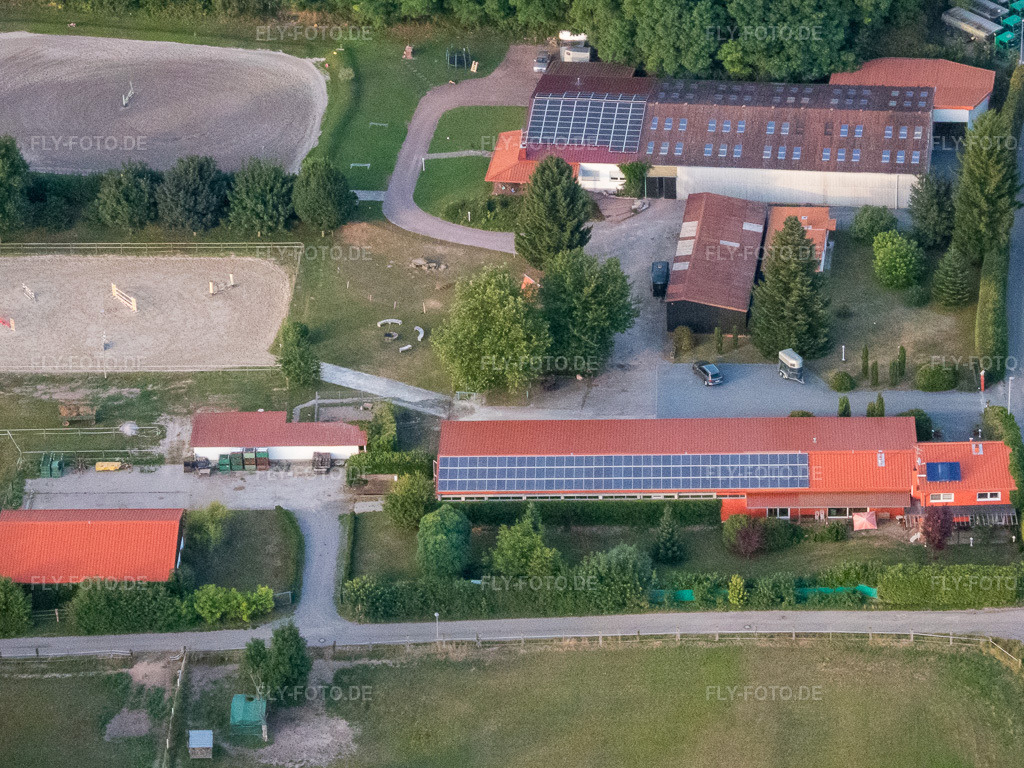 Luftbild: Pferdehof im Langasserweg in Herxheim bei Landau im Bundesland Rheinland-Pfalz in Deutschland. Foto: P7130245.jpg vom 13.07.2017 durch Werner Riehm/FLY-FOTO.de
