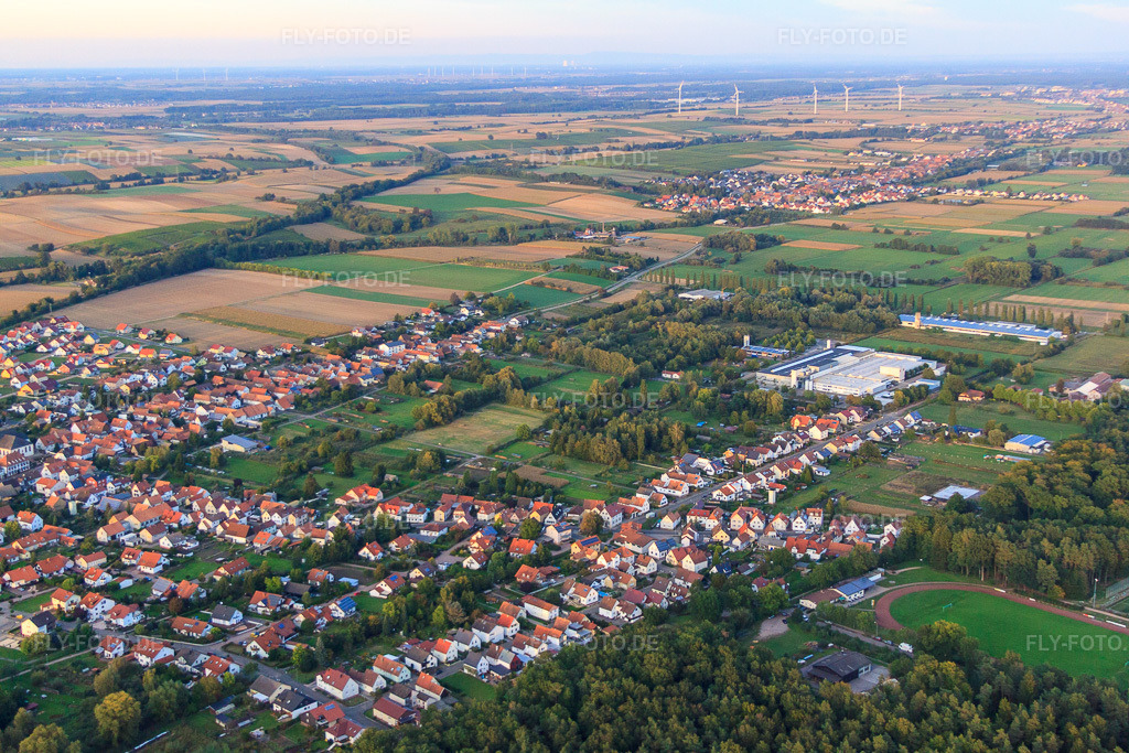 Luftbild: In den Boschgärten im Ortsteil Schaidt in Wörth im Bundesland Rheinland-Pfalz in Deutschland. Foto: IMG_53785.jpg vom 30.09.2012 durch Werner Riehm/FLY-FOTO.de