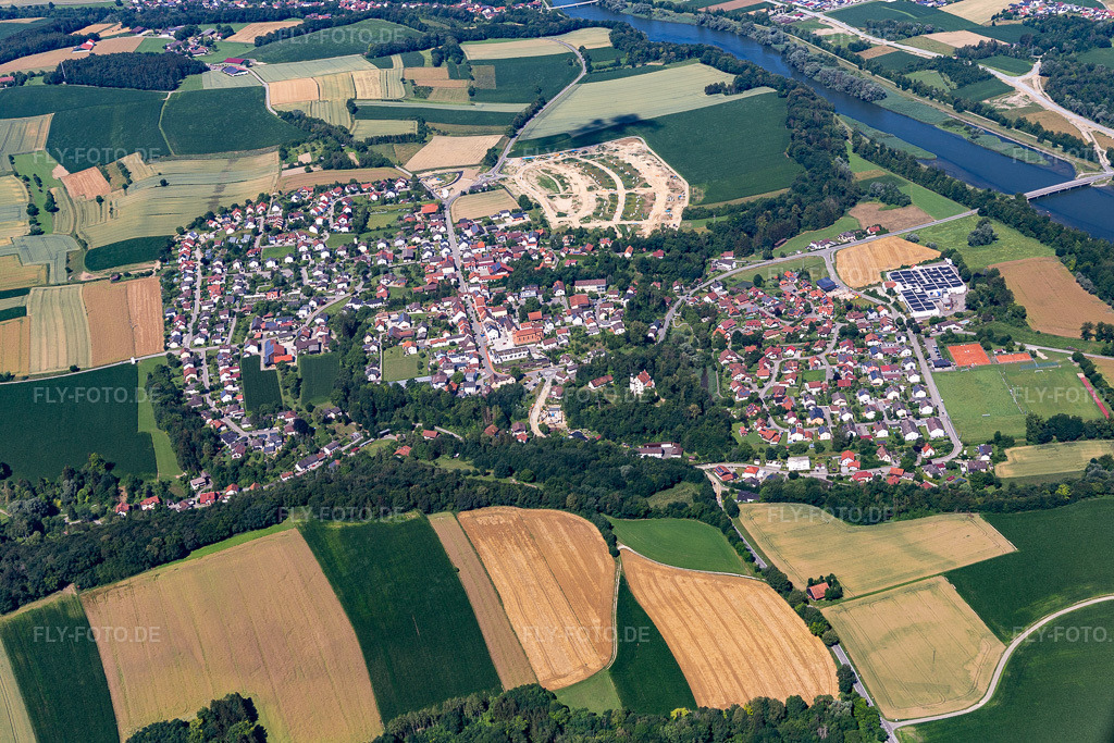 Luftbild: Teisbach im Ortsteil Teisbach in Dingolfing im Bundesland Bayern in Deutschland. – Foto: IMG_132774.jpg vom 02.07.2022 durch Werner Riehm/FLY-FOTO.de – Auflösung des Originals: 5169 x 3446 px – Stadt Dingolfing - Stadt Dingolfing