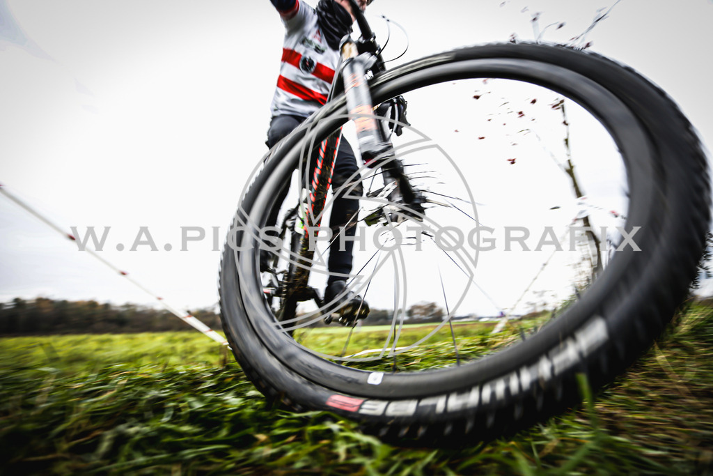 ..... | AUSTRIA, 24.11.24, 3.Radquerfeldein GP um das Sportzentrum Gunskirchen Image shows: Photo: Wapics / Andreas Willdoner